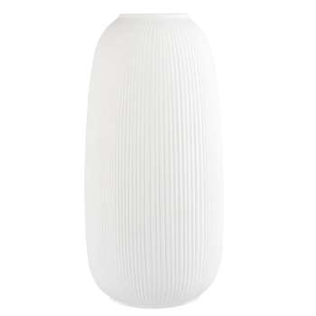 Ribbed White Porcelain Vase (H25 x W13 x D13cm)
